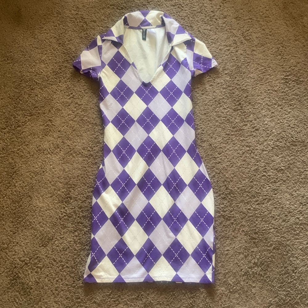 Junior girl’s Divided purple and white print with low cut neck and collar